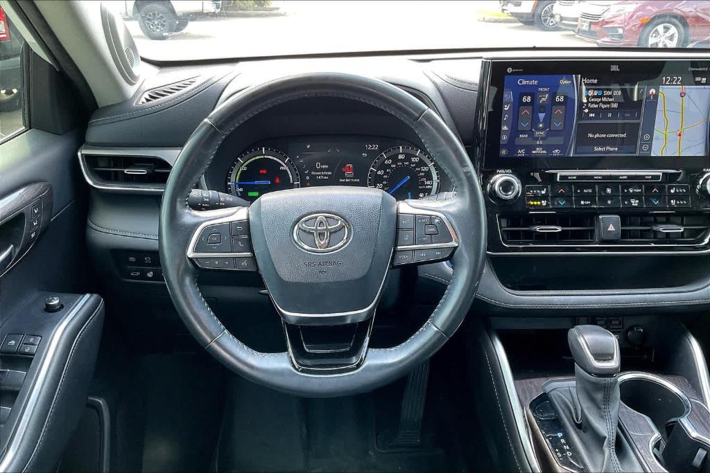 used 2021 Toyota Highlander Hybrid car, priced at $25,998