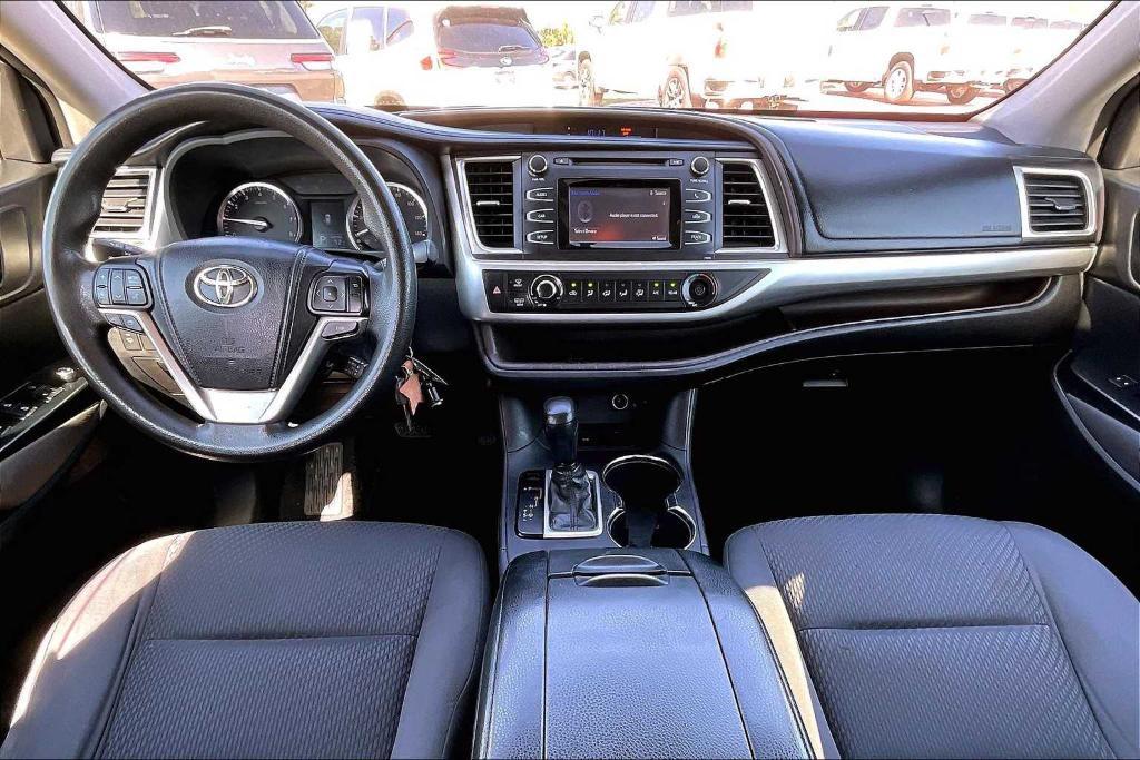 used 2015 Toyota Highlander car, priced at $13,777