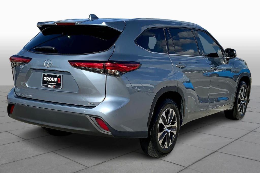 used 2021 Toyota Highlander car, priced at $27,658
