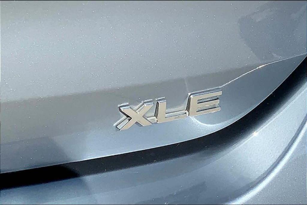 used 2021 Toyota Highlander car, priced at $27,658