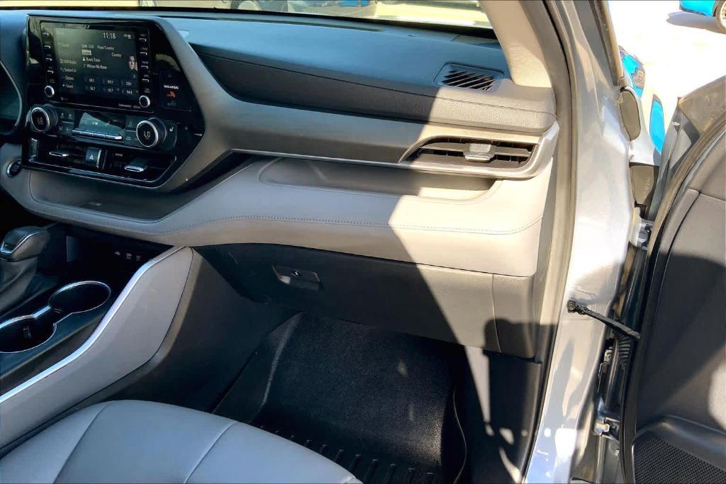 used 2021 Toyota Highlander car, priced at $27,658