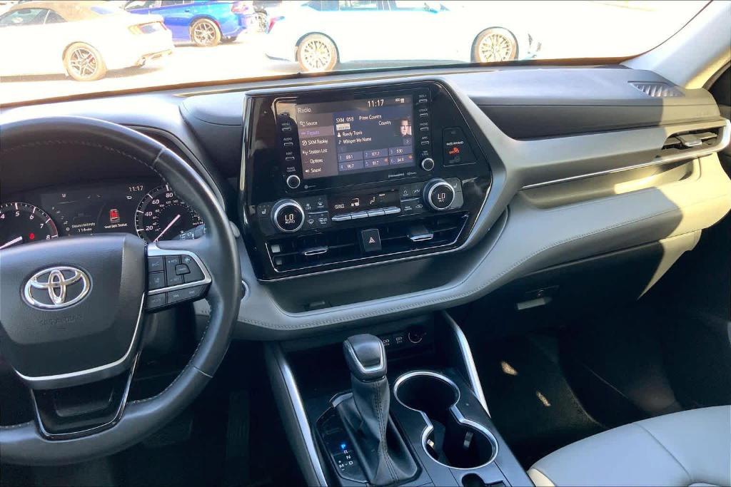 used 2021 Toyota Highlander car, priced at $27,658