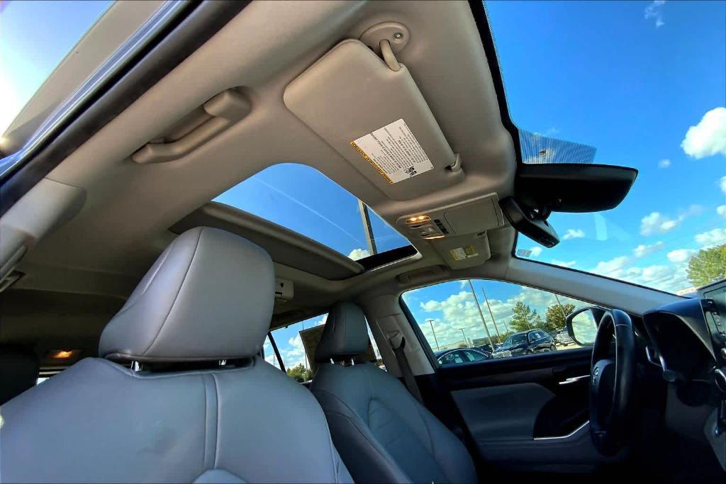 used 2021 Toyota Highlander car, priced at $27,658