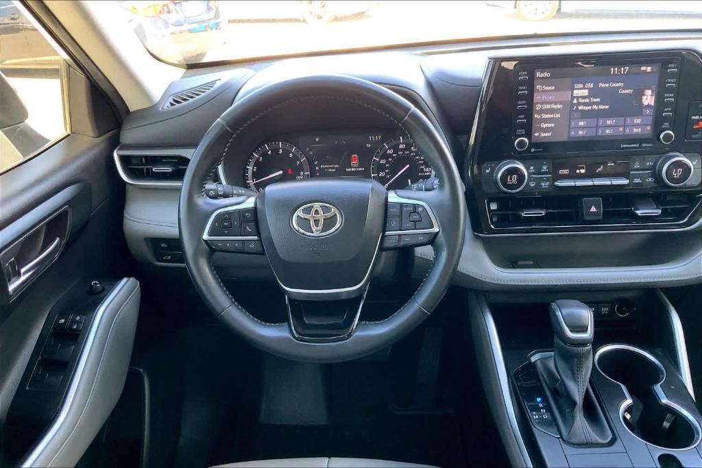 used 2021 Toyota Highlander car, priced at $27,658