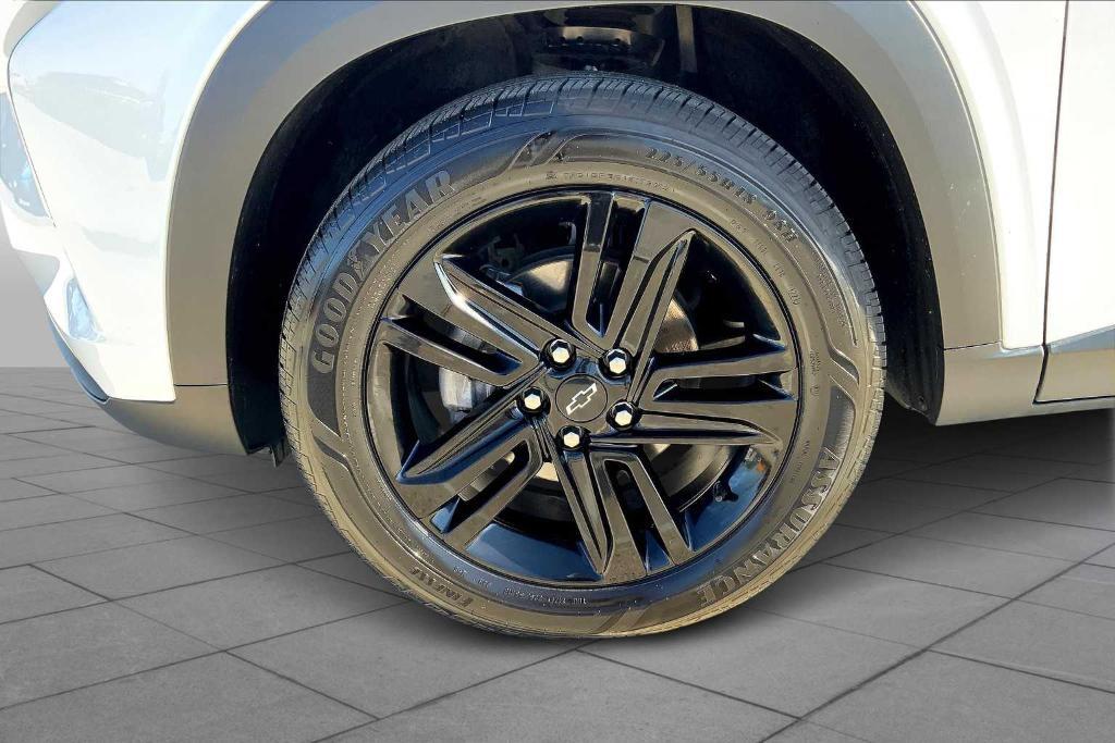 used 2025 Chevrolet Trax car, priced at $23,998
