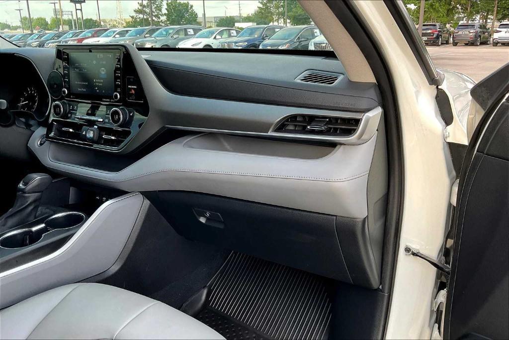 used 2021 Toyota Highlander car, priced at $29,600