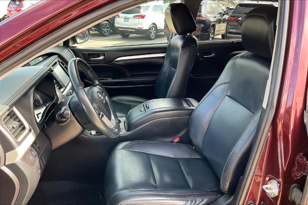 used 2019 Toyota Highlander car, priced at $24,658