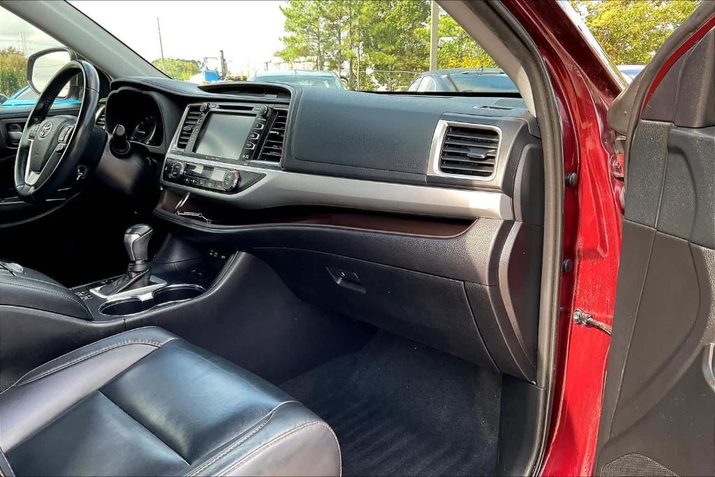 used 2019 Toyota Highlander car, priced at $24,658