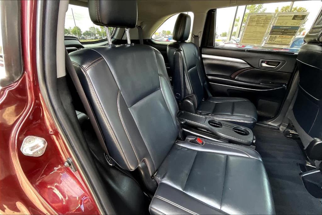 used 2019 Toyota Highlander car, priced at $24,658