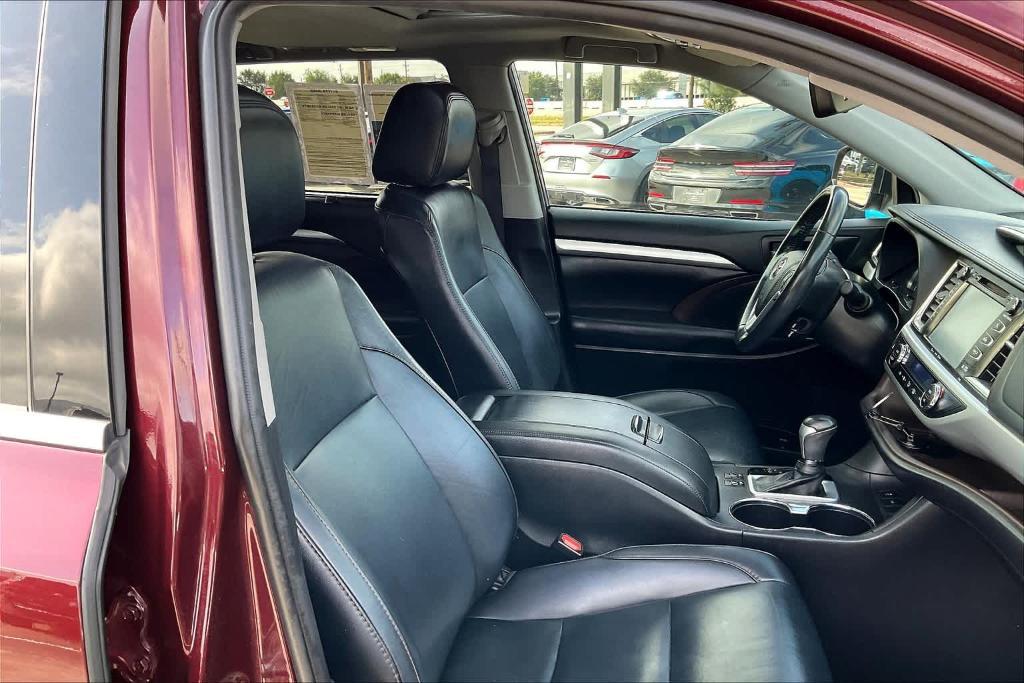 used 2019 Toyota Highlander car, priced at $24,658