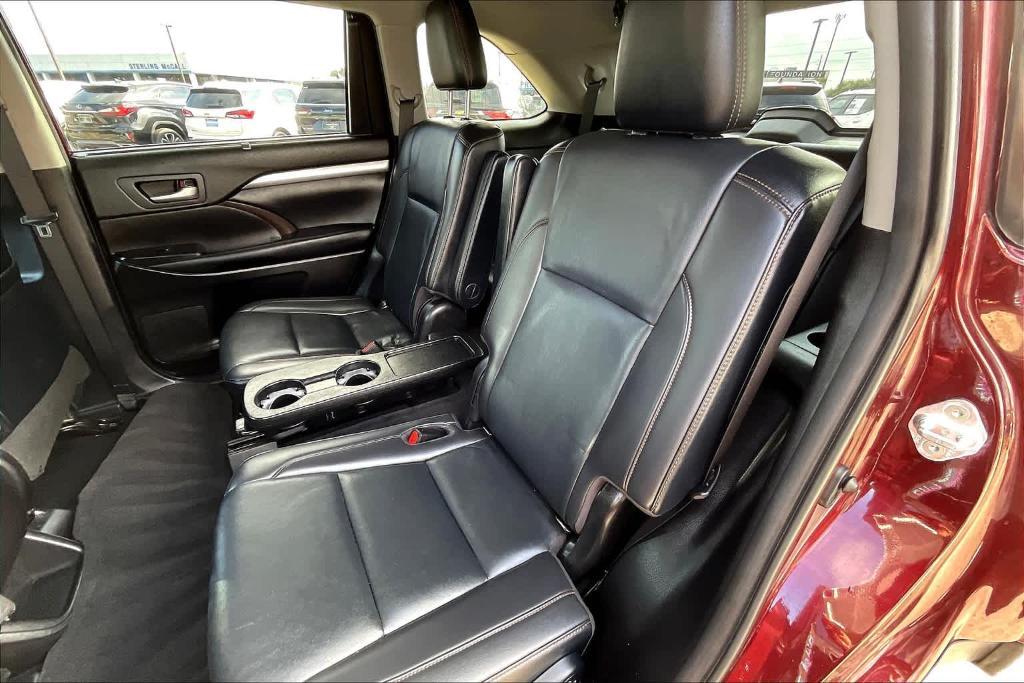 used 2019 Toyota Highlander car, priced at $24,658