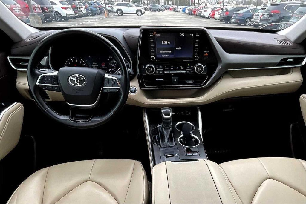 used 2021 Toyota Highlander car, priced at $30,627