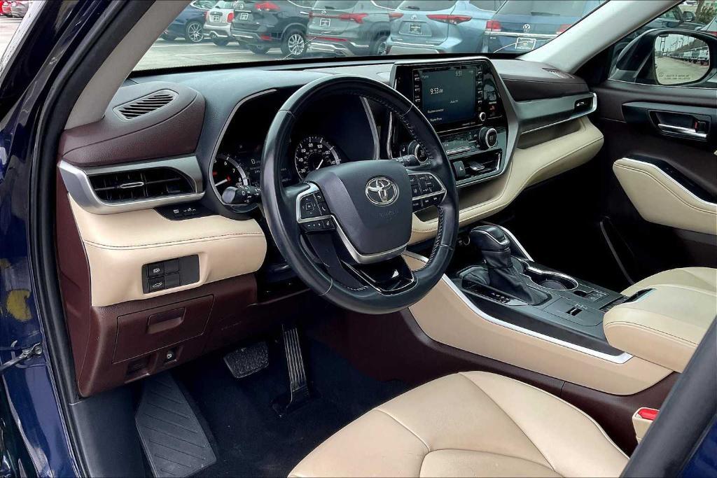 used 2021 Toyota Highlander car, priced at $30,627