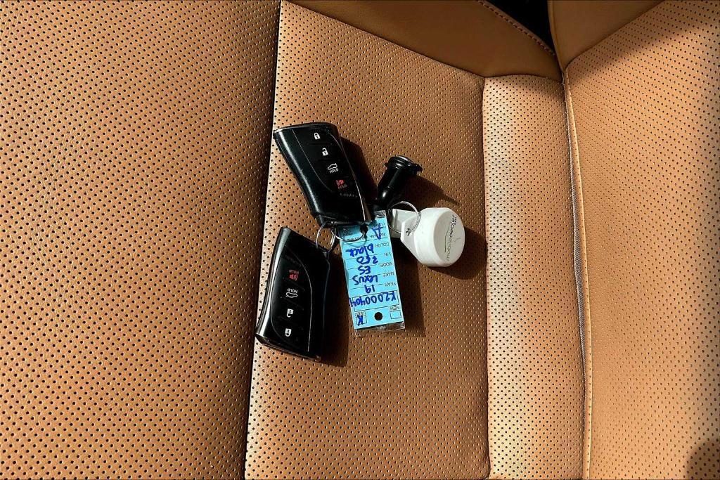 used 2019 Lexus ES 350 car, priced at $25,788