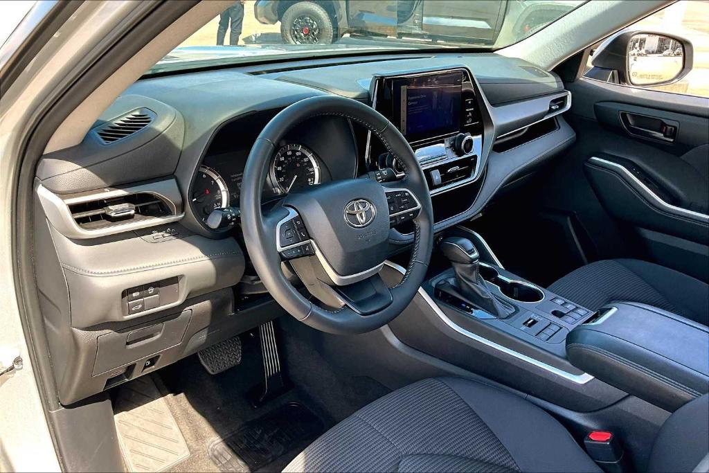 used 2024 Toyota Highlander car, priced at $33,984