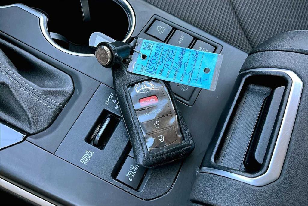 used 2024 Toyota Highlander car, priced at $33,984