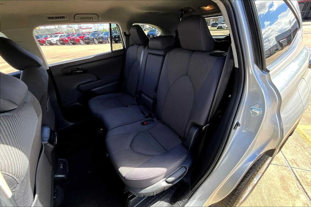 used 2024 Toyota Highlander car, priced at $33,984