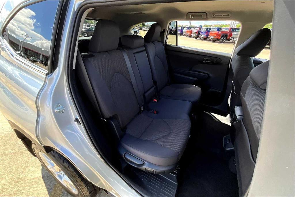 used 2024 Toyota Highlander car, priced at $33,984