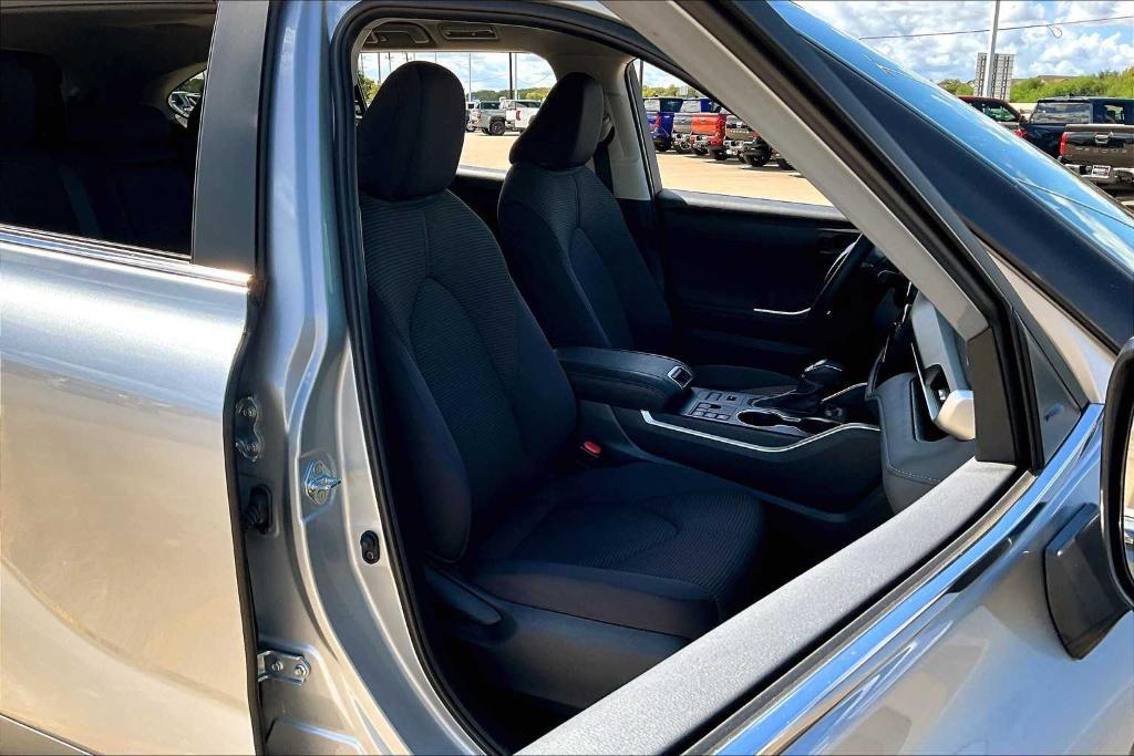 used 2024 Toyota Highlander car, priced at $33,984