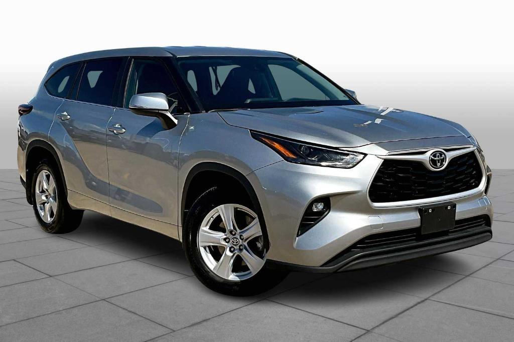 used 2024 Toyota Highlander car, priced at $33,984