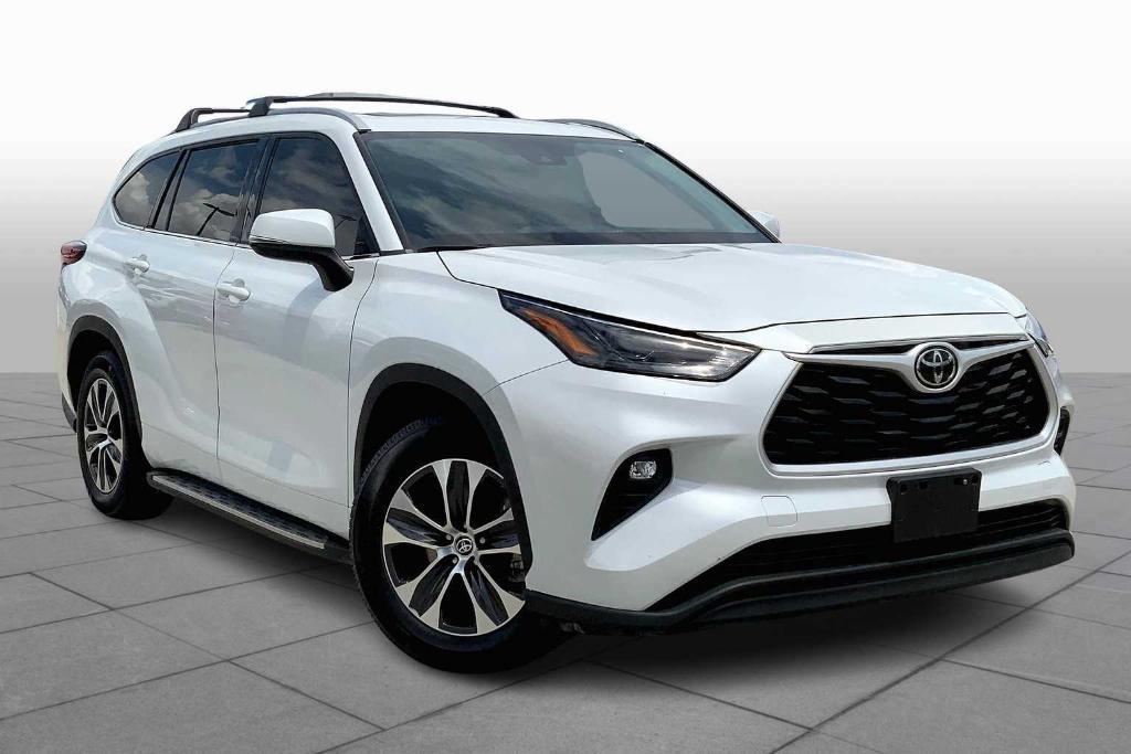 used 2022 Toyota Highlander car, priced at $29,526