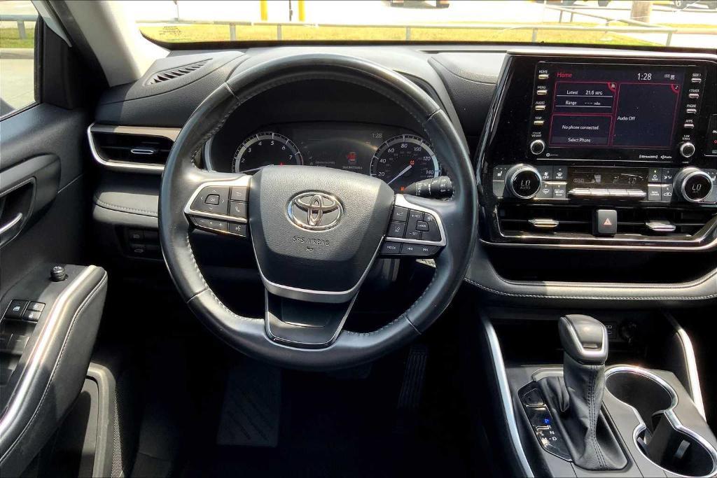 used 2022 Toyota Highlander car, priced at $29,526