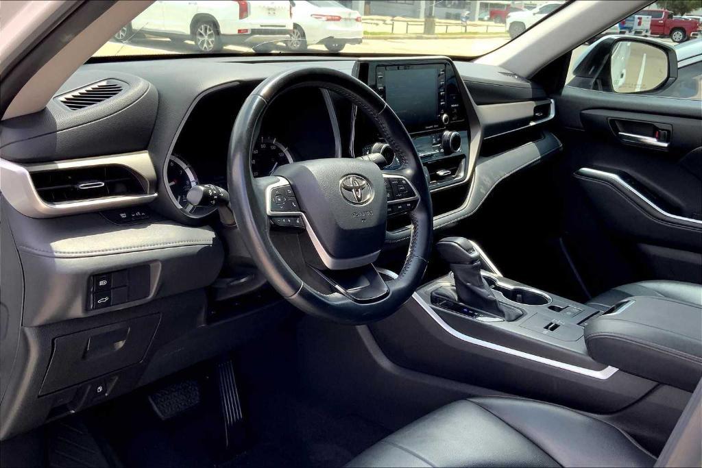 used 2022 Toyota Highlander car, priced at $29,526