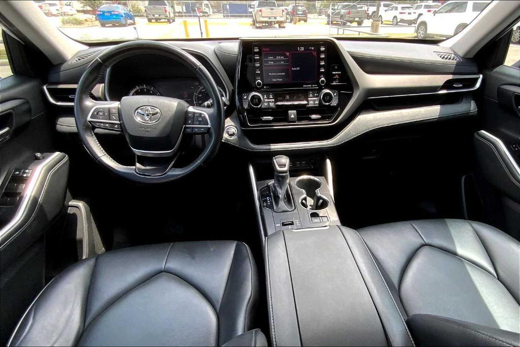 used 2022 Toyota Highlander car, priced at $29,526