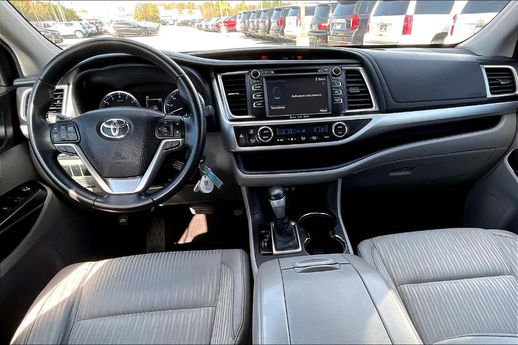 used 2018 Toyota Highlander car, priced at $21,606