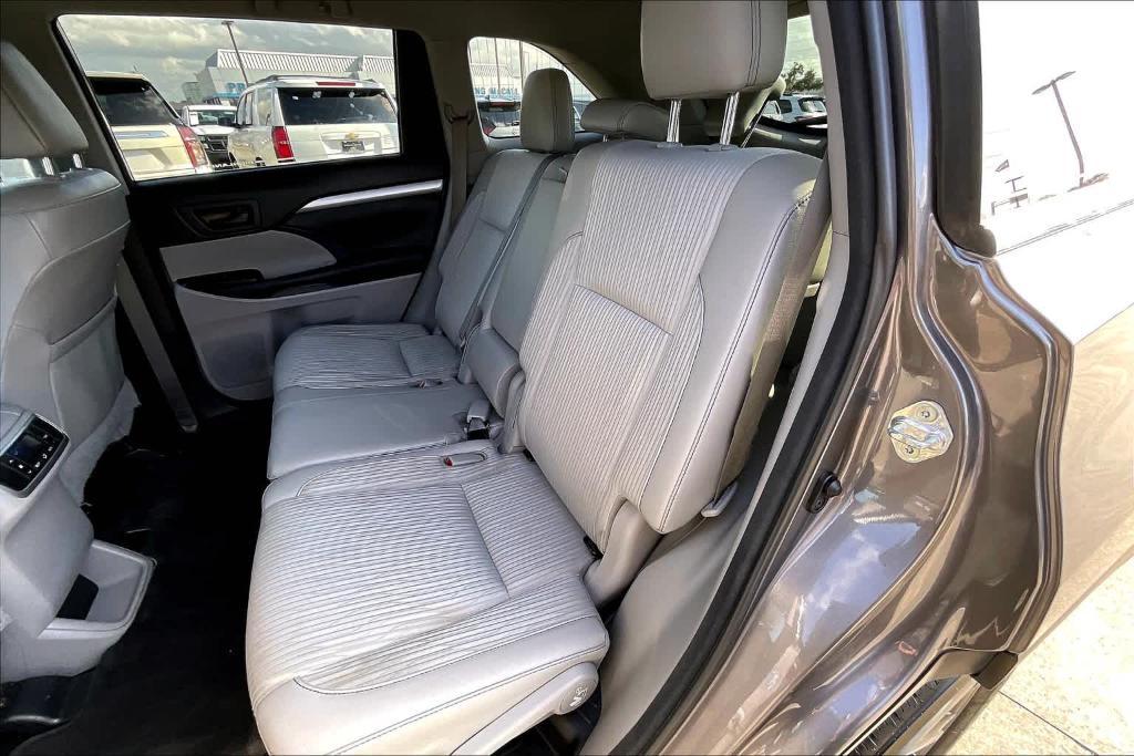 used 2018 Toyota Highlander car, priced at $21,606