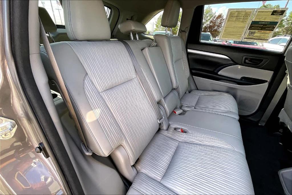 used 2018 Toyota Highlander car, priced at $21,606