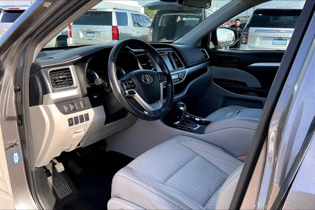 used 2018 Toyota Highlander car, priced at $21,606