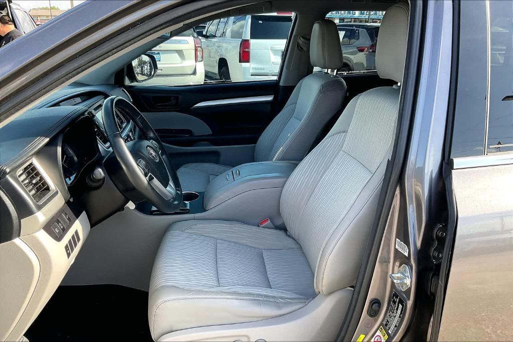 used 2018 Toyota Highlander car, priced at $21,606