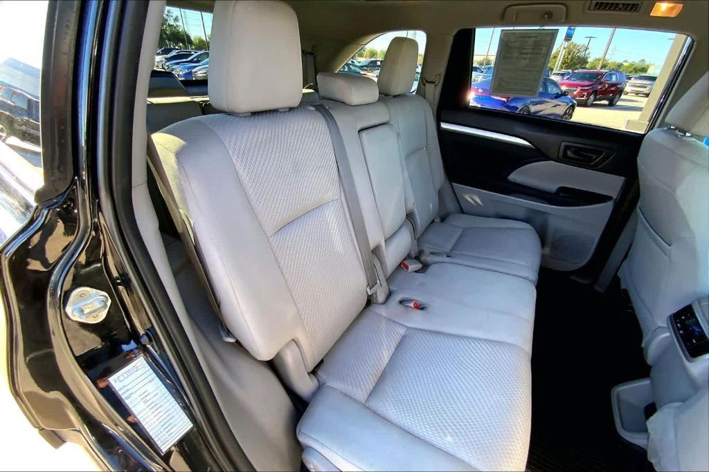 used 2019 Toyota Highlander car, priced at $17,998