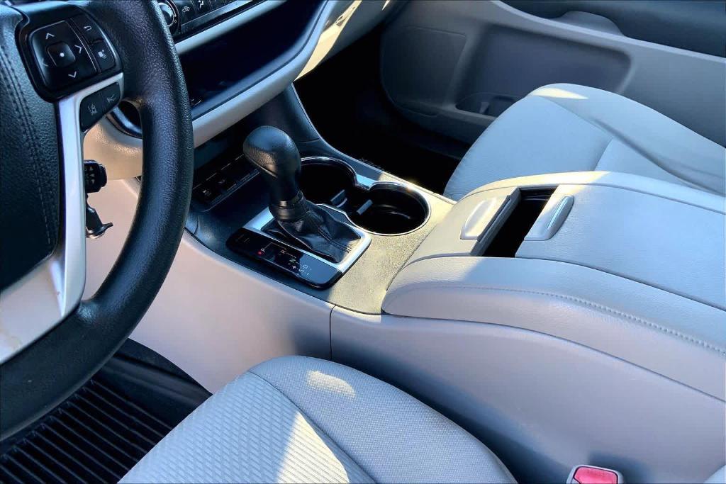 used 2019 Toyota Highlander car, priced at $17,998