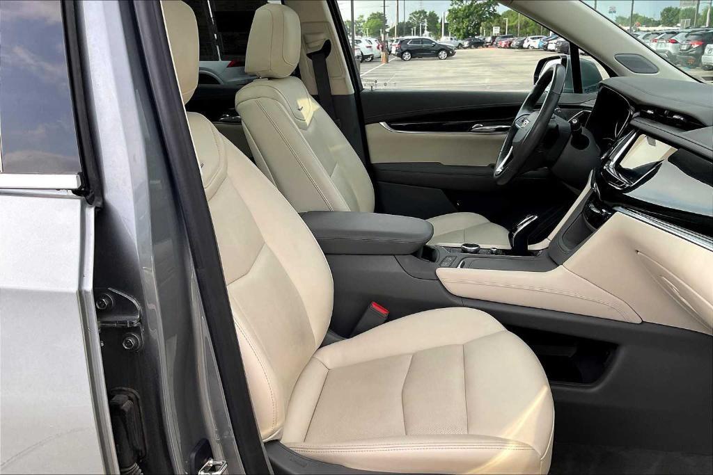 used 2023 Cadillac XT6 car, priced at $31,924