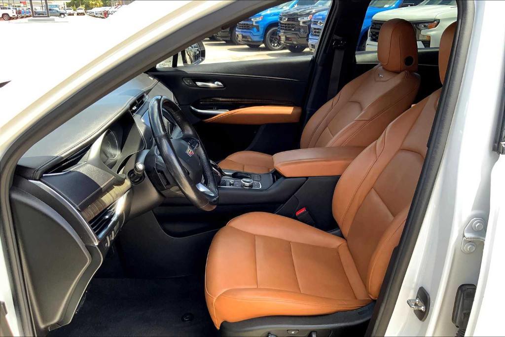 used 2021 Cadillac XT4 car, priced at $22,604