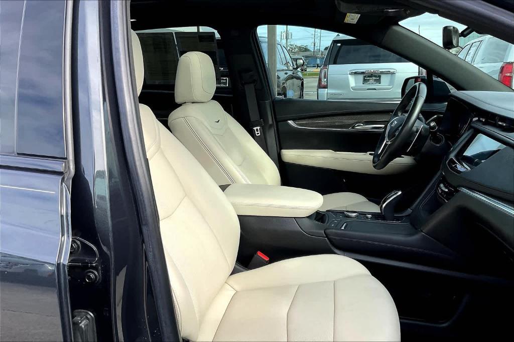 used 2021 Cadillac XT5 car, priced at $34,222