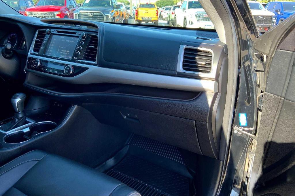 used 2018 Toyota Highlander car, priced at $19,998