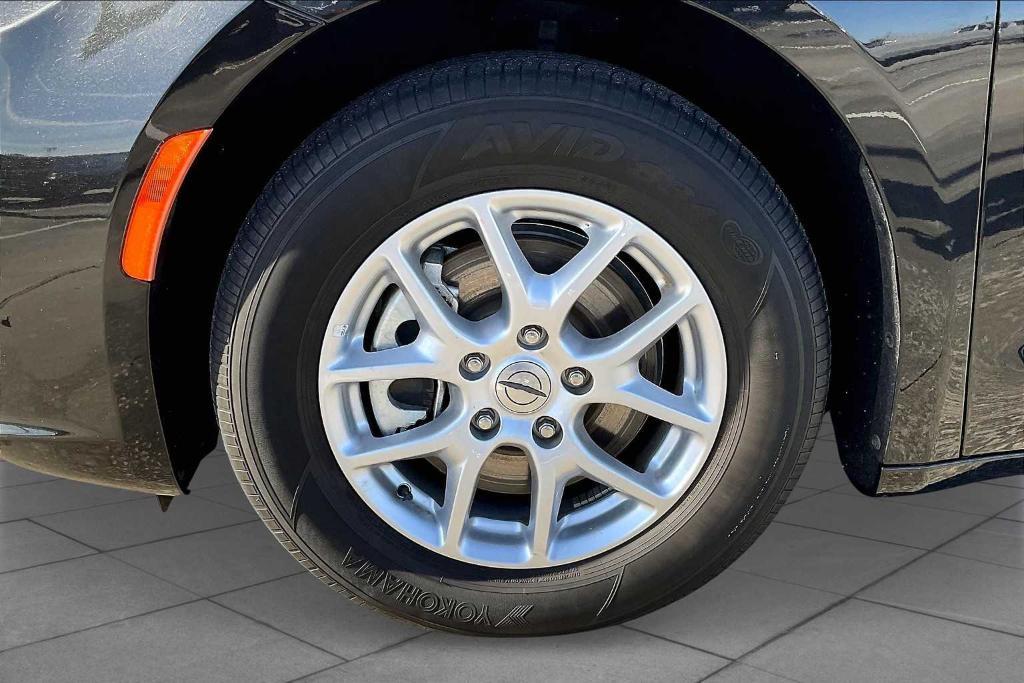 used 2022 Chrysler Pacifica car, priced at $23,998