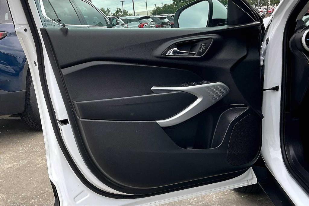 used 2025 Chevrolet Trax car, priced at $23,062