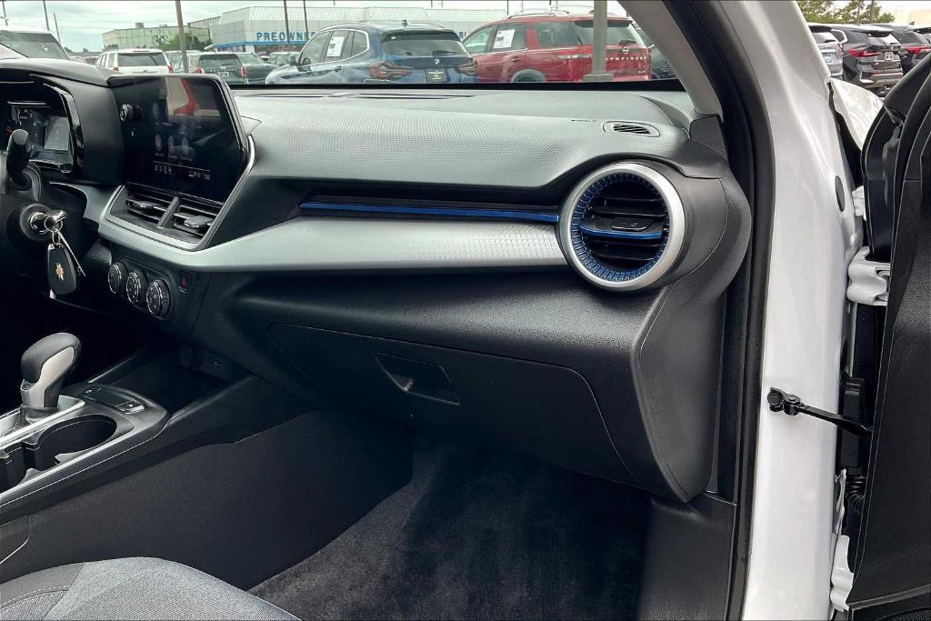 used 2025 Chevrolet Trax car, priced at $23,062