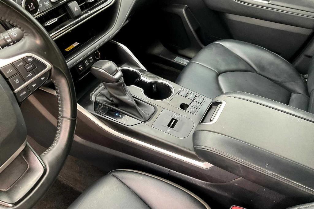 used 2023 Toyota Highlander car, priced at $36,739