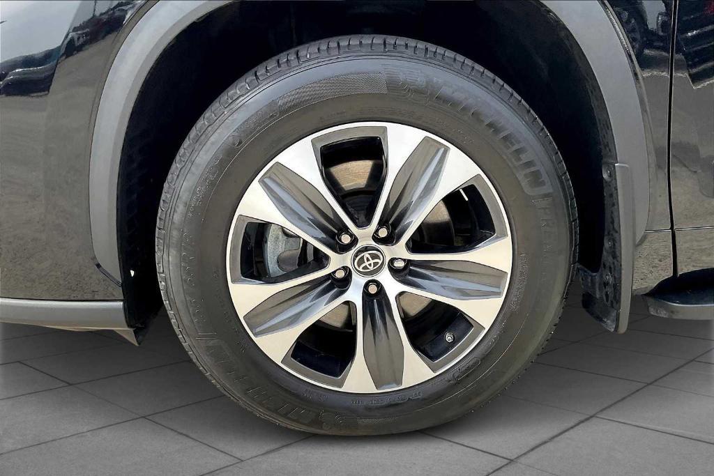 used 2023 Toyota Highlander car, priced at $36,739