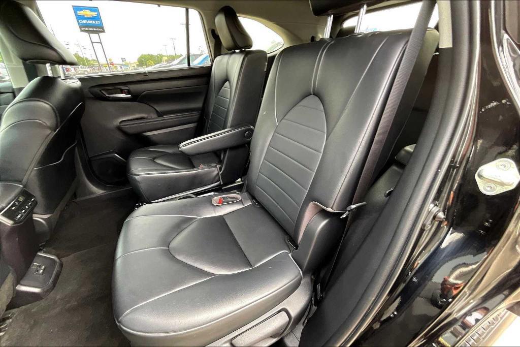 used 2023 Toyota Highlander car, priced at $36,739