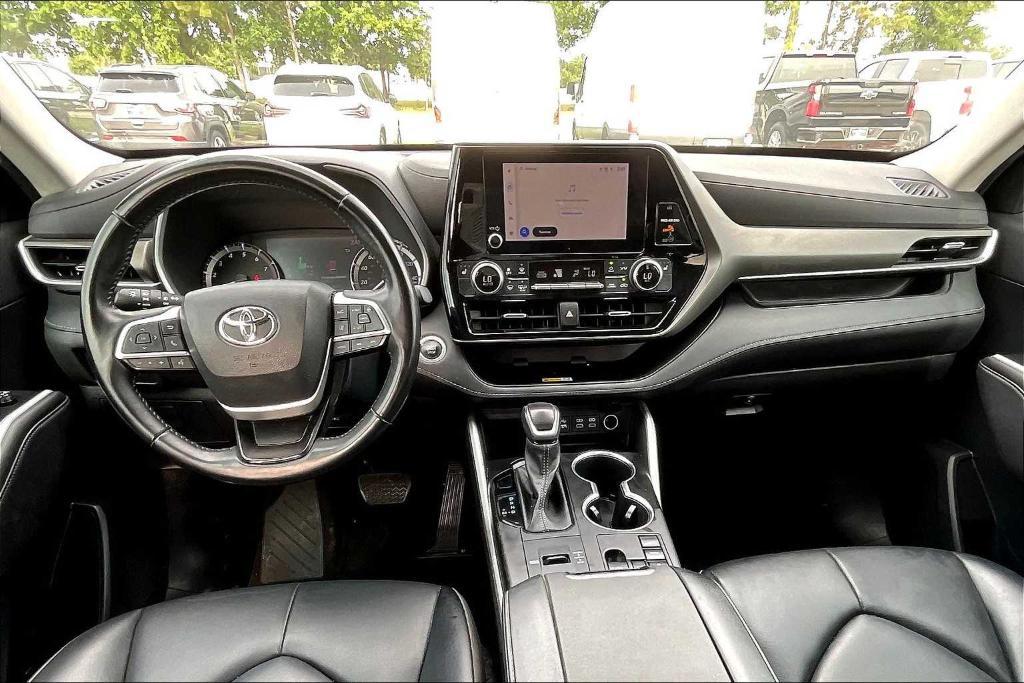used 2023 Toyota Highlander car, priced at $36,739