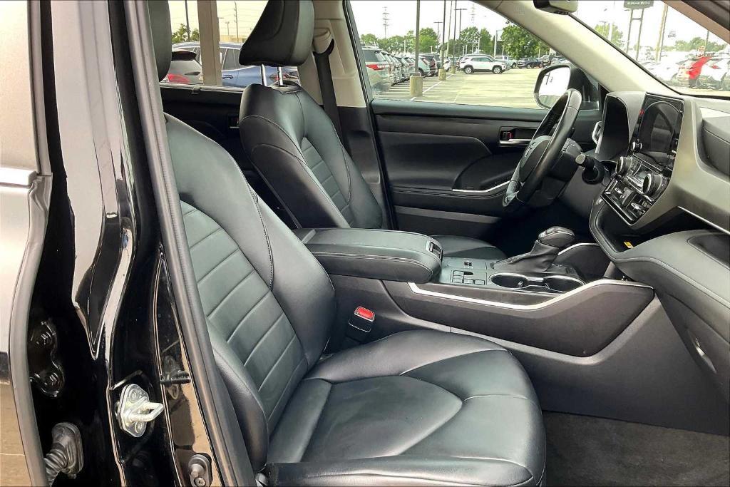 used 2023 Toyota Highlander car, priced at $36,739
