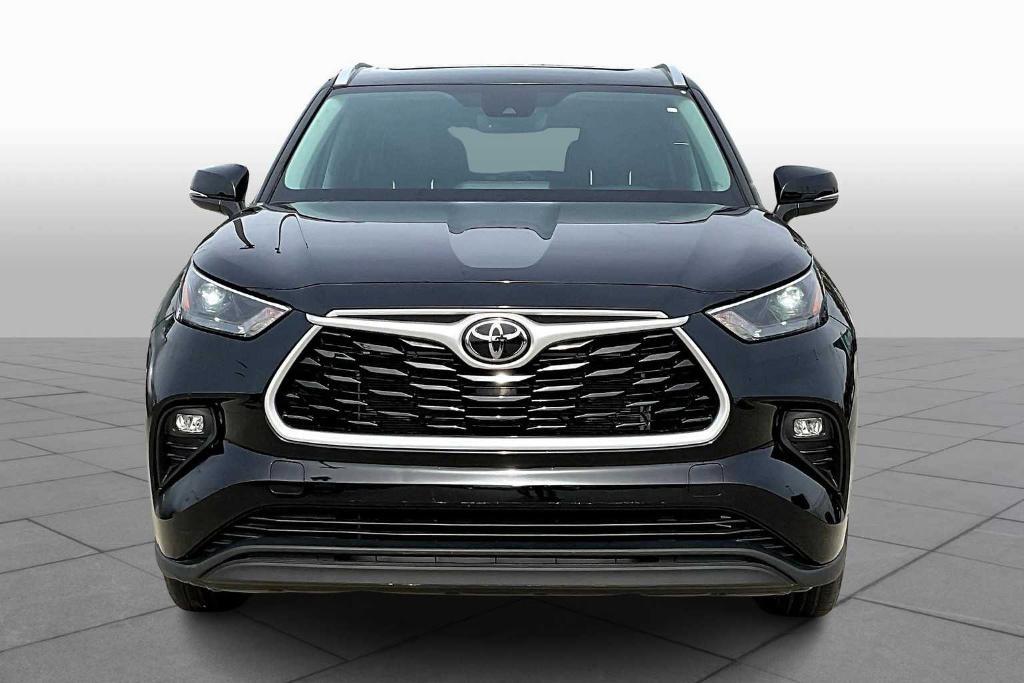used 2023 Toyota Highlander car, priced at $36,739