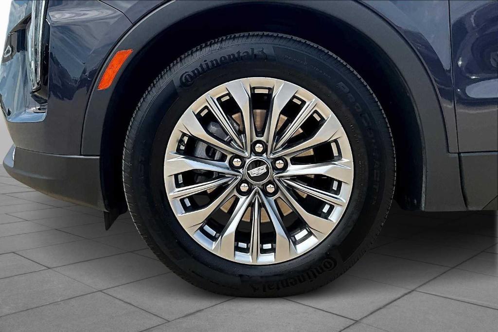 used 2025 Cadillac XT4 car, priced at $33,890