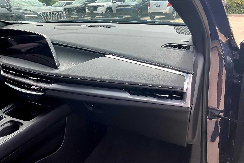 used 2025 Cadillac XT4 car, priced at $33,890